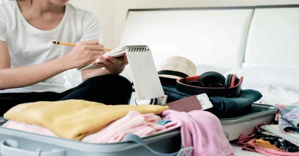 Pack-Clothes-for-Moving